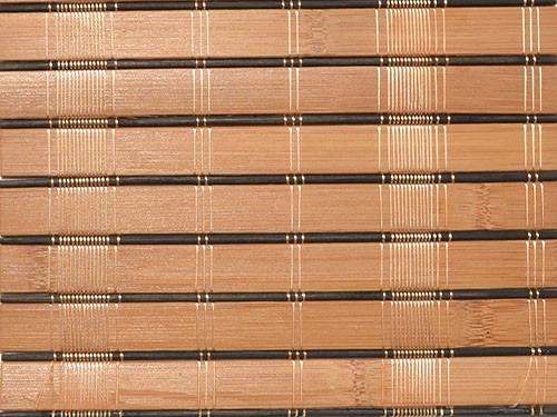Римская штора «Макао» из бамбука В полотне римских штор «Макао» чередуются коричневые бамбуковые пластинки и темные стебли бамбука.